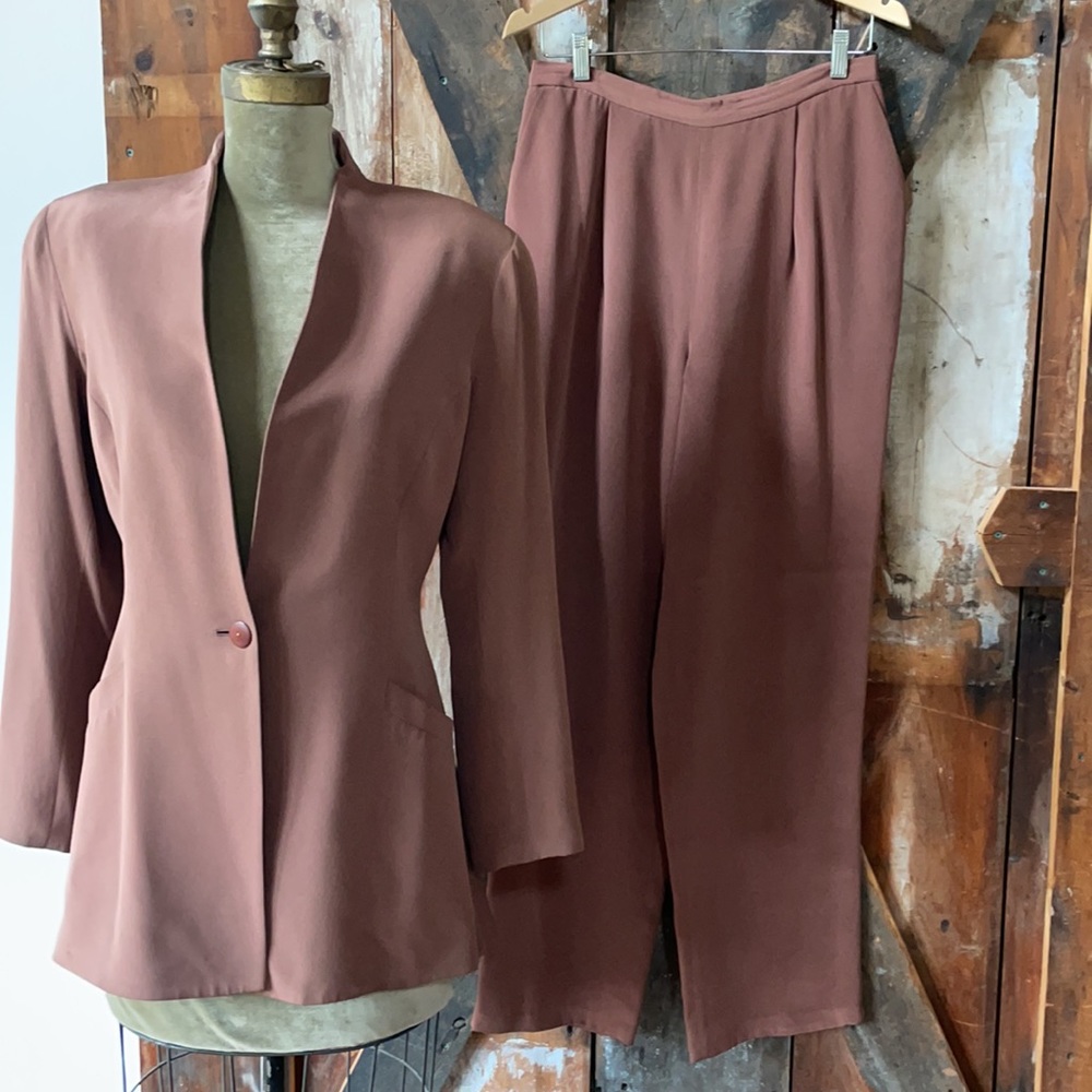 Vintage Carmelo Pomodoro silk coco suite